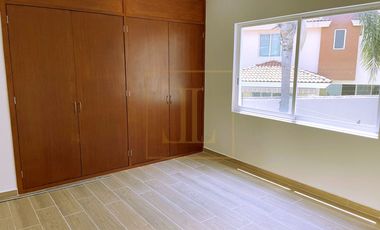 CASA EN VENTA A ESTRENAR REFORMA EN PUERTAS DEL TULE
