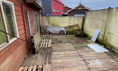 Se arrienda casa ideal para vivienda y/o emprendimiento comercial.