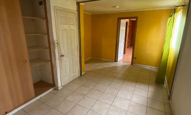 Se arrienda casa ideal para vivienda y/o emprendimiento comercial.