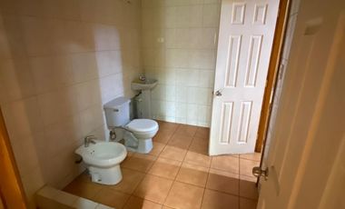 Se arrienda casa ideal para vivienda y/o emprendimiento comercial.