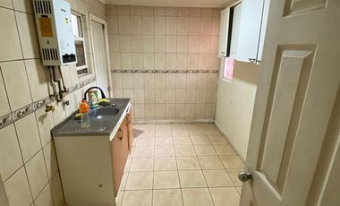 Se arrienda casa ideal para vivienda y/o emprendimiento comercial.
