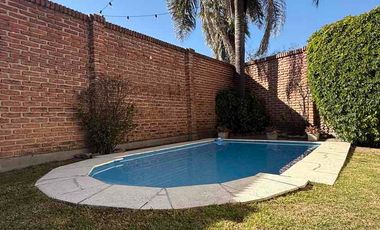 VENTA CASA GRAND BOURG CON PILETA