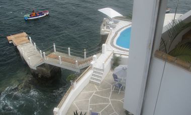 PRECIOSA CASA FRENTE AL MAR CON MUELLE PRIVADO, PLAYA EL ACANTILADO