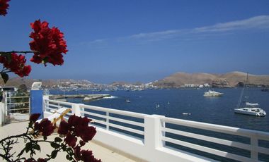 PRECIOSA CASA FRENTE AL MAR CON MUELLE PRIVADO, PLAYA EL ACANTILADO