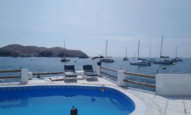 PRECIOSA CASA FRENTE AL MAR CON MUELLE PRIVADO, PLAYA EL ACANTILADO