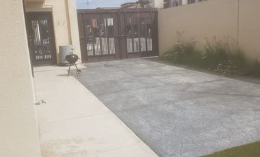 SE RENTA HERMOSA CASA TOTALMENTE AMUEBLADA EN FRACC MORETTO
