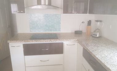 SE RENTA HERMOSA CASA TOTALMENTE AMUEBLADA EN FRACC MORETTO