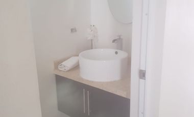SE RENTA HERMOSA CASA TOTALMENTE AMUEBLADA EN FRACC MORETTO