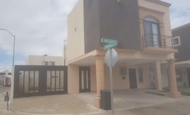SE RENTA HERMOSA CASA TOTALMENTE AMUEBLADA EN FRACC MORETTO