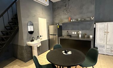 CASA SEMIAMUEBLADA TIPO LOFT CON ESPACIO POTENCIAL LOCAL MÉRIDA CENTRO