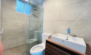 VENTA AMPLIO Y UBICADISIMO DEPARTAMENTO REMODELADO 10 MIN CU