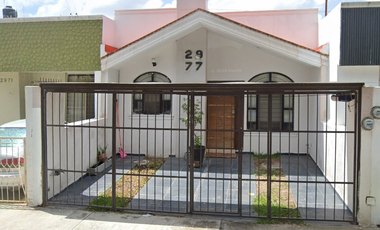 Estrena esta propiedad ubicada en la Colonia  Viveros del Valle, Zapopan, Jal. A un precio de remate.