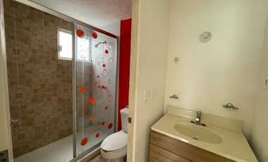 RENTA DEPARTAMENTO 2 RECÁMARAS, ESTUDIO, PLANTA BAJA, RINCONES DEL PARQUE, 2 AUTOS