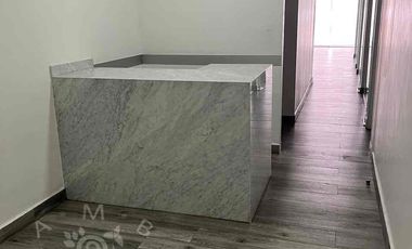 SÚPER UBICADA OFICINA EN RADIATAS BOSQUES DE LAS LOMAS