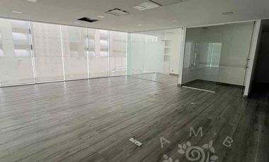 SÚPER UBICADA OFICINA EN RADIATAS BOSQUES DE LAS LOMAS