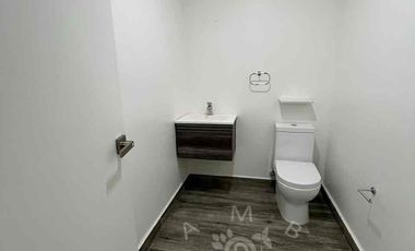 SÚPER UBICADA OFICINA EN RADIATAS BOSQUES DE LAS LOMAS