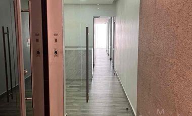 SÚPER UBICADA OFICINA EN RADIATAS BOSQUES DE LAS LOMAS