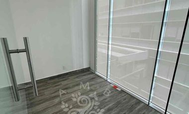 SÚPER UBICADA OFICINA EN RADIATAS BOSQUES DE LAS LOMAS