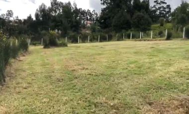 hermoso terreno en venta en MONAY Carapungo semiplano con buen acceso