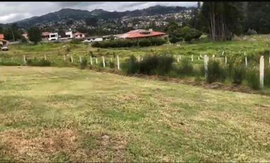 hermoso terreno en venta en MONAY Carapungo semiplano con buen acceso