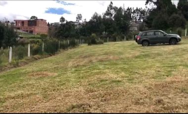 hermoso terreno en venta en MONAY Carapungo semiplano con buen acceso