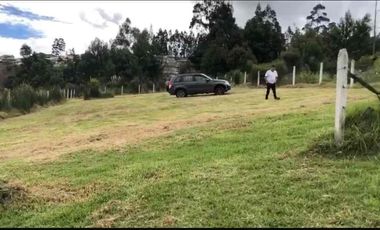 hermoso terreno en venta en MONAY Carapungo semiplano con buen acceso