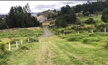 hermoso terreno en venta en MONAY Carapungo semiplano con buen acceso