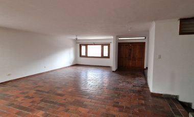 ARRIENDO CASA COMERCIAL EN EL BARRIO SANTA TERESITA