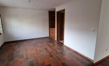 ARRIENDO CASA COMERCIAL EN EL BARRIO SANTA TERESITA