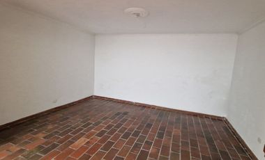 ARRIENDO CASA COMERCIAL EN EL BARRIO SANTA TERESITA