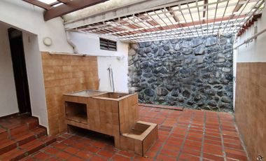 ARRIENDO CASA COMERCIAL EN EL BARRIO SANTA TERESITA