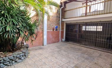 ARRIENDO CASA COMERCIAL EN EL BARRIO SANTA TERESITA