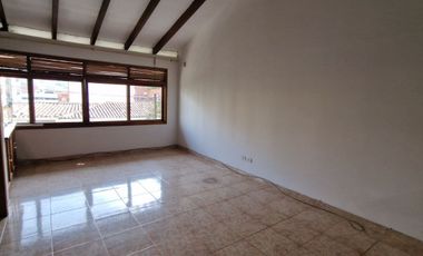 ARRIENDO CASA COMERCIAL EN EL BARRIO SANTA TERESITA