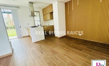 Casa Esquinera en Arriendo – Unidad Cerrada con Zona Verde