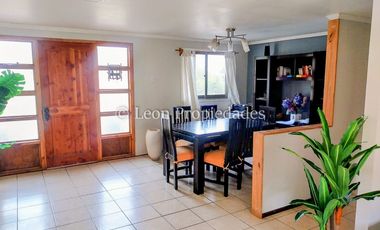 Leon Propiedades arrienda casa en sector Cuyuncavi, Curacaví.