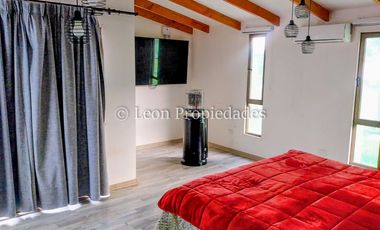 Leon Propiedades arrienda casa en sector Cuyuncavi, Curacaví.