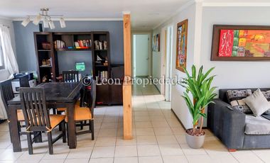 Leon Propiedades arrienda casa en sector Cuyuncavi, Curacaví.