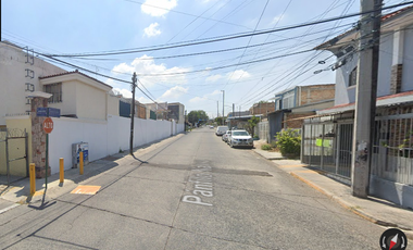 Casa ubicada en condominio La Cañada, Guadalajara Jalisco. Con 3 recamaras y 120m2. A unos minutos del Zoológico de Guadalajara.