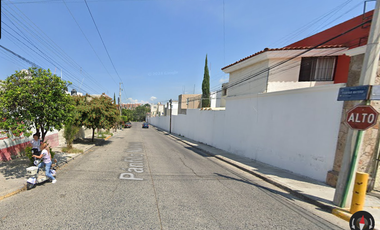 Casa ubicada en condominio La Cañada, Guadalajara Jalisco. Con 3 recamaras y 120m2. A unos minutos del Zoológico de Guadalajara.