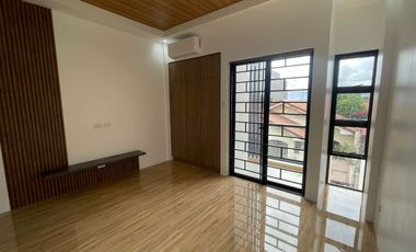 2 Storey Triplex Townhouse for Sale in Moonwalk Village Las Pinas - JB