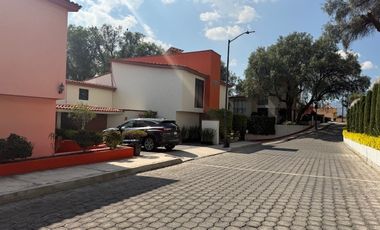 Venta de Casa en Condominio en Lomas Verdes a un costado de la UVM