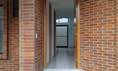 VENDO HERMOSA CASA EXCELENTE UBICACIÓN EN FUSAGASUGA