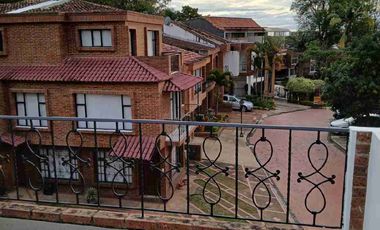 VENDO HERMOSA CASA EXCELENTE UBICACIÓN EN FUSAGASUGA