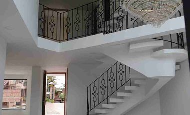 VENDO HERMOSA CASA EXCELENTE UBICACIÓN EN FUSAGASUGA