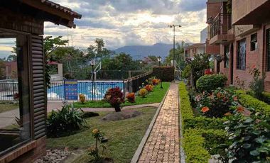 VENDO HERMOSA CASA EXCELENTE UBICACIÓN EN FUSAGASUGA