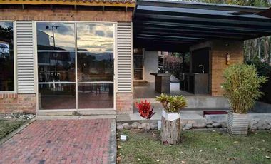 VENDO HERMOSA CASA EXCELENTE UBICACIÓN EN FUSAGASUGA