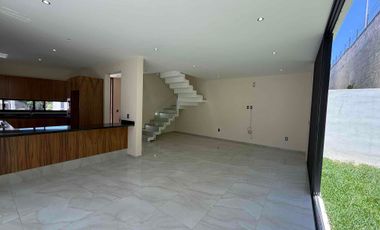 Casa en venta cerca del Hospital Santa María Chapalita en  Capital Norte Zapopan
