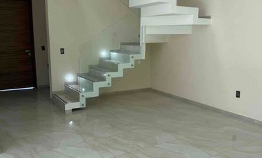 Casa en venta cerca del Hospital Santa María Chapalita en  Capital Norte Zapopan