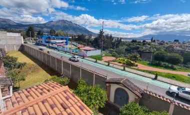 Se vende casa independiente esquinera en La Victoria Ibarra