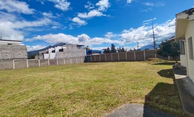 Se vende casa independiente esquinera en La Victoria Ibarra